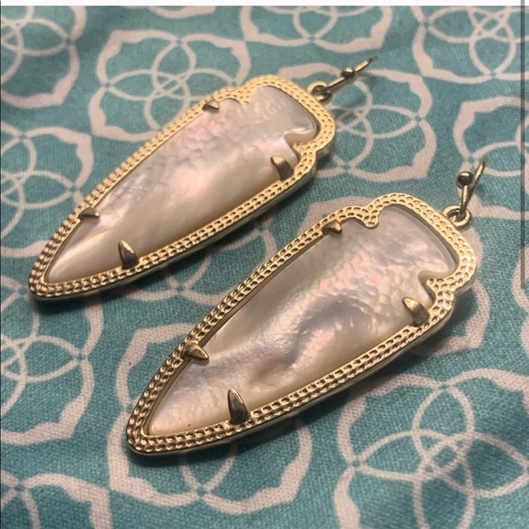 Discontinued Kendra Scott sky’s in mother of pearl - Picture 2 of 3